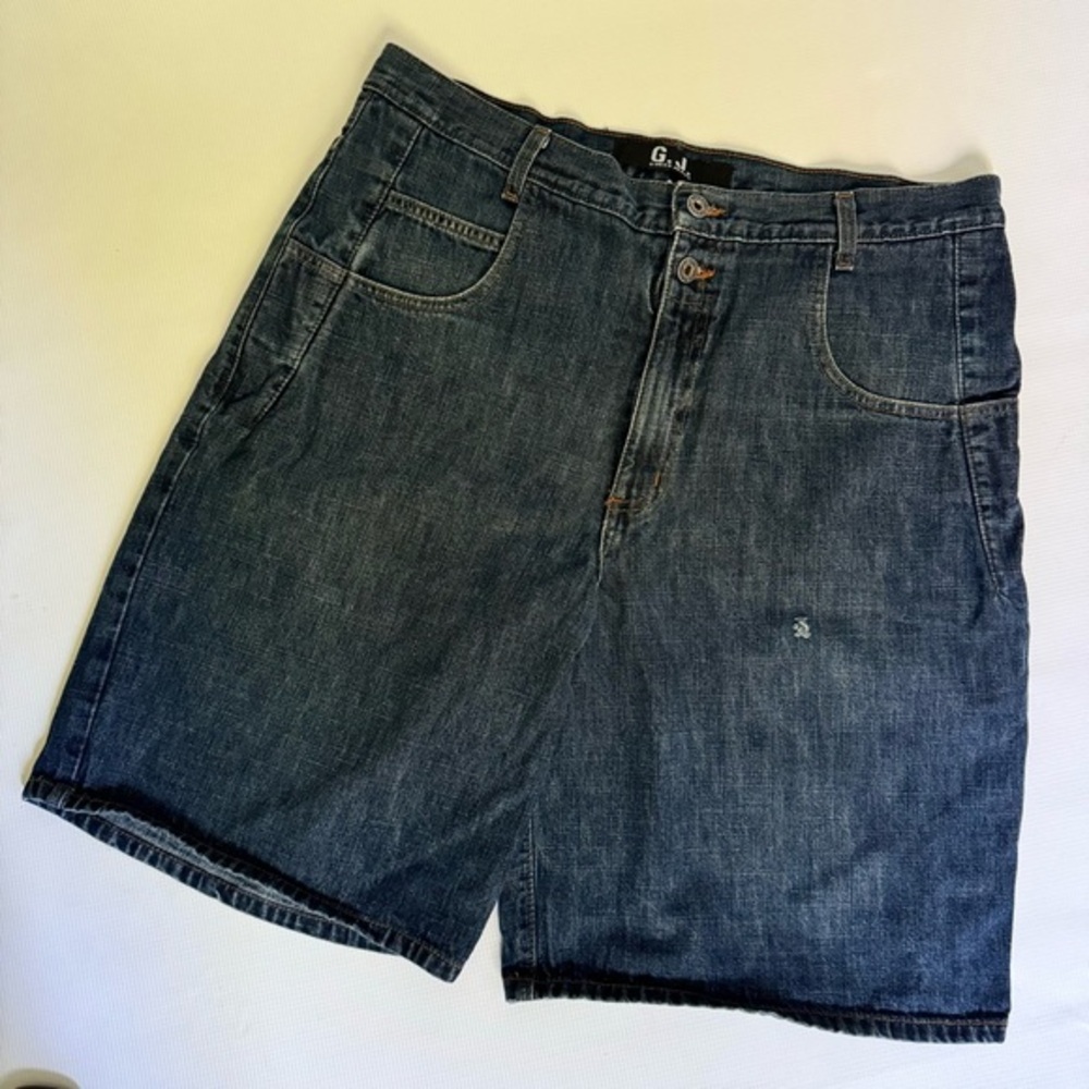 Vintage y2k G.J. Guess double button men’s jean shorts size 36.